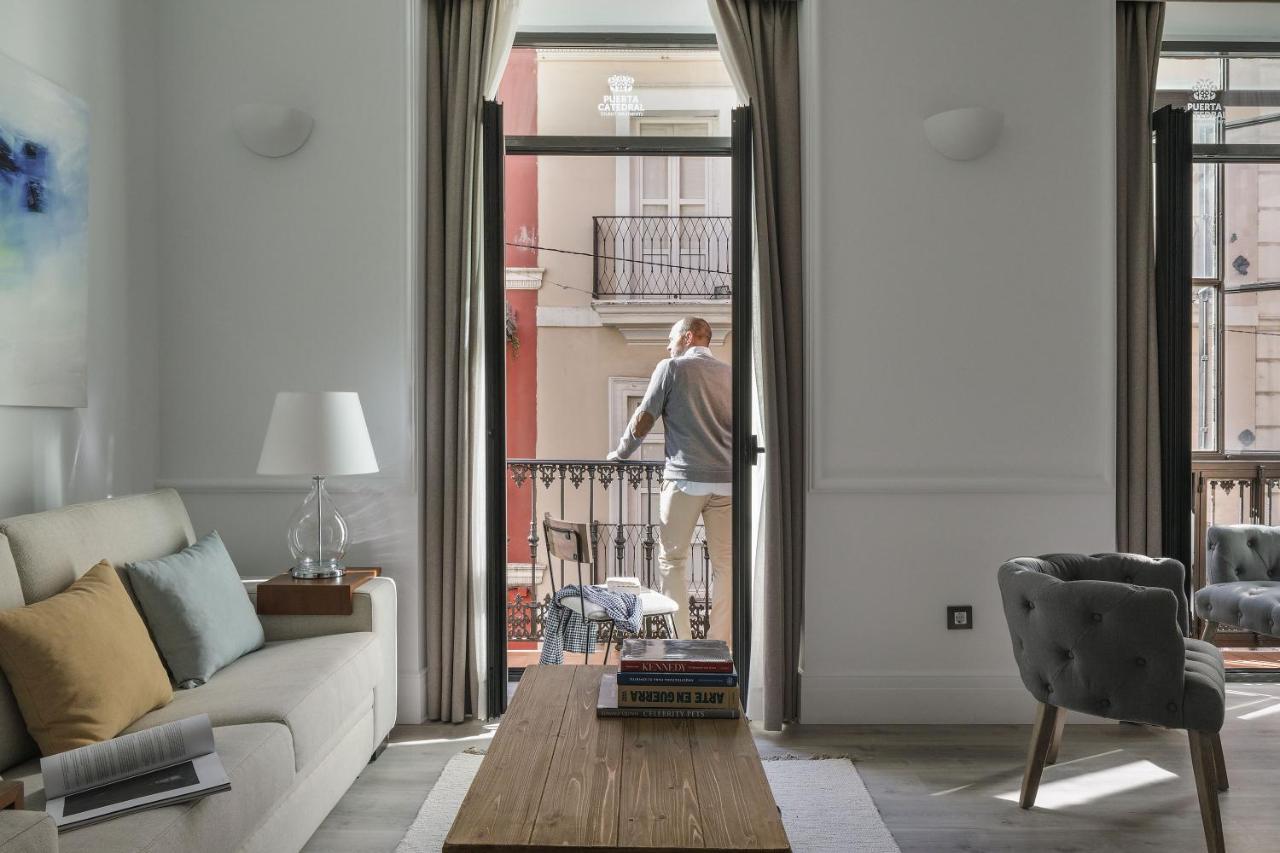 Puerta Catedral Holiday Suites Севілья Екстер'єр фото